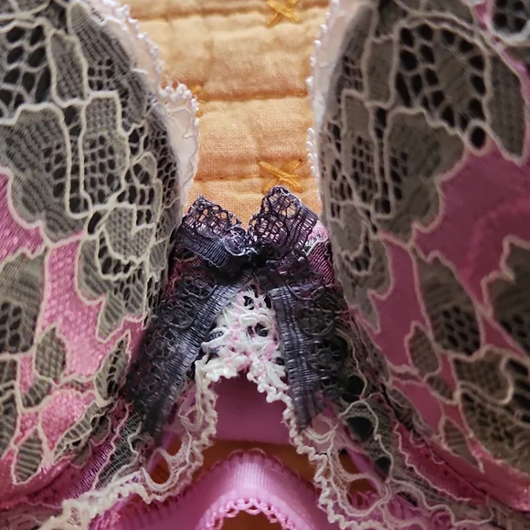 VS Dream Angel's lined Demi EUC 32A - Picture 4 of 11